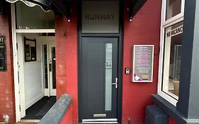 B&B Runway Blackpool - Minutes From Winter Gardens - Dog Friendly - Exceptionally Quiet - Very Close H&A Social Club (Adults Only)